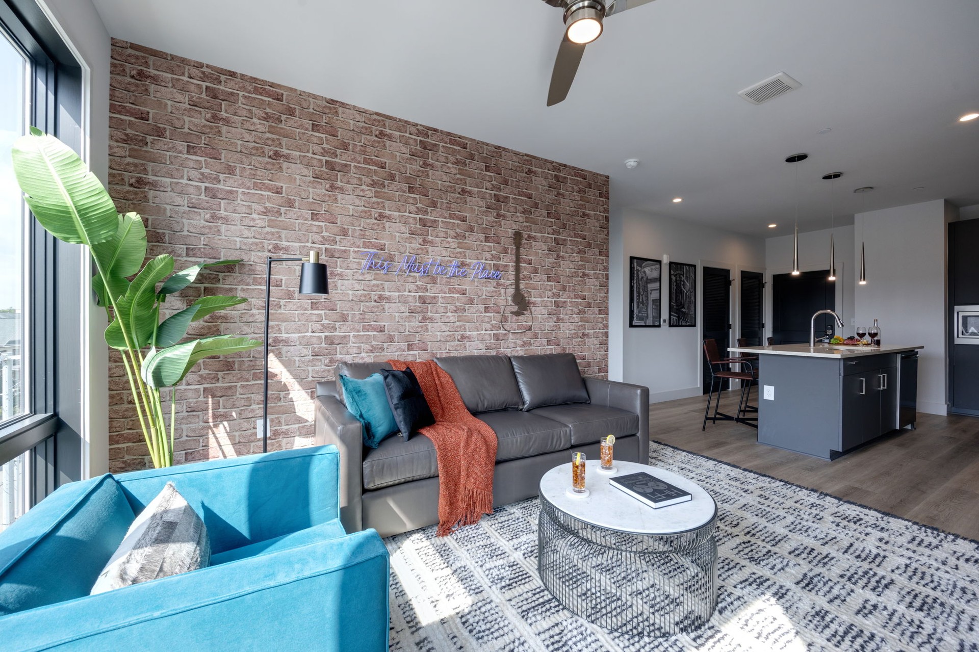 THIS MUST BE THE PLACE- TN interior 2