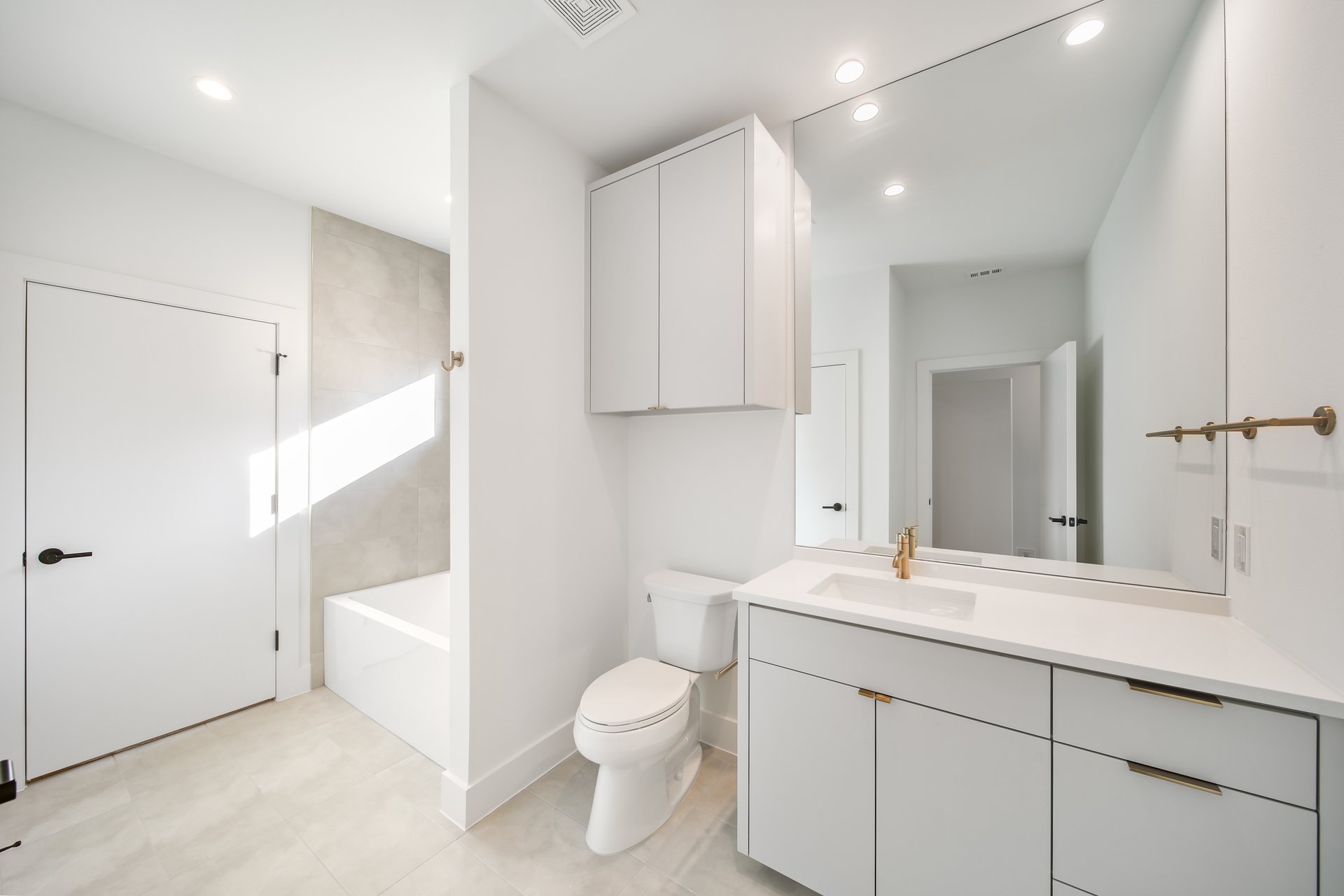 Secondary Bath Tile 15