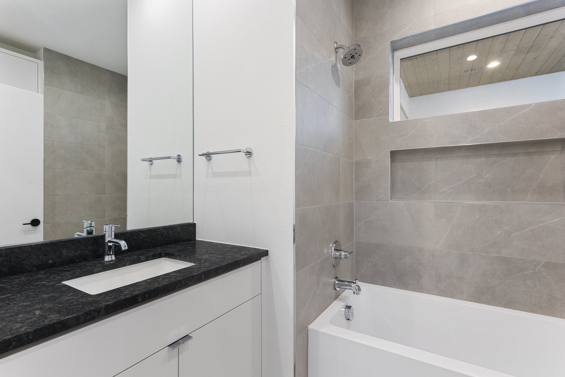 Secondary Bath Tile 4