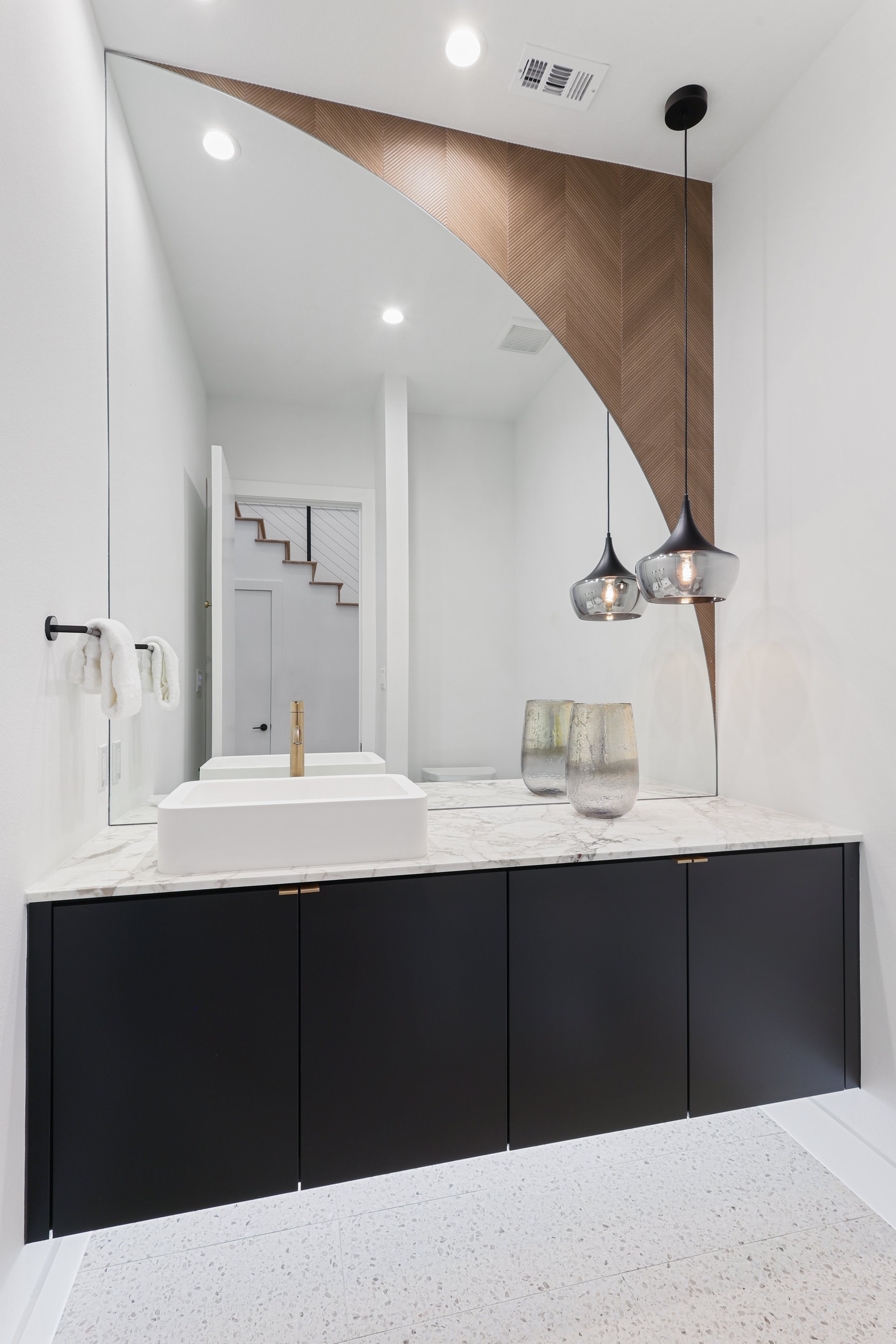 Guest Bath 4
