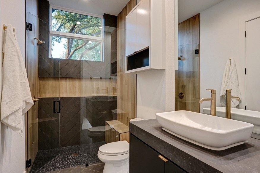 Guest Bath 6