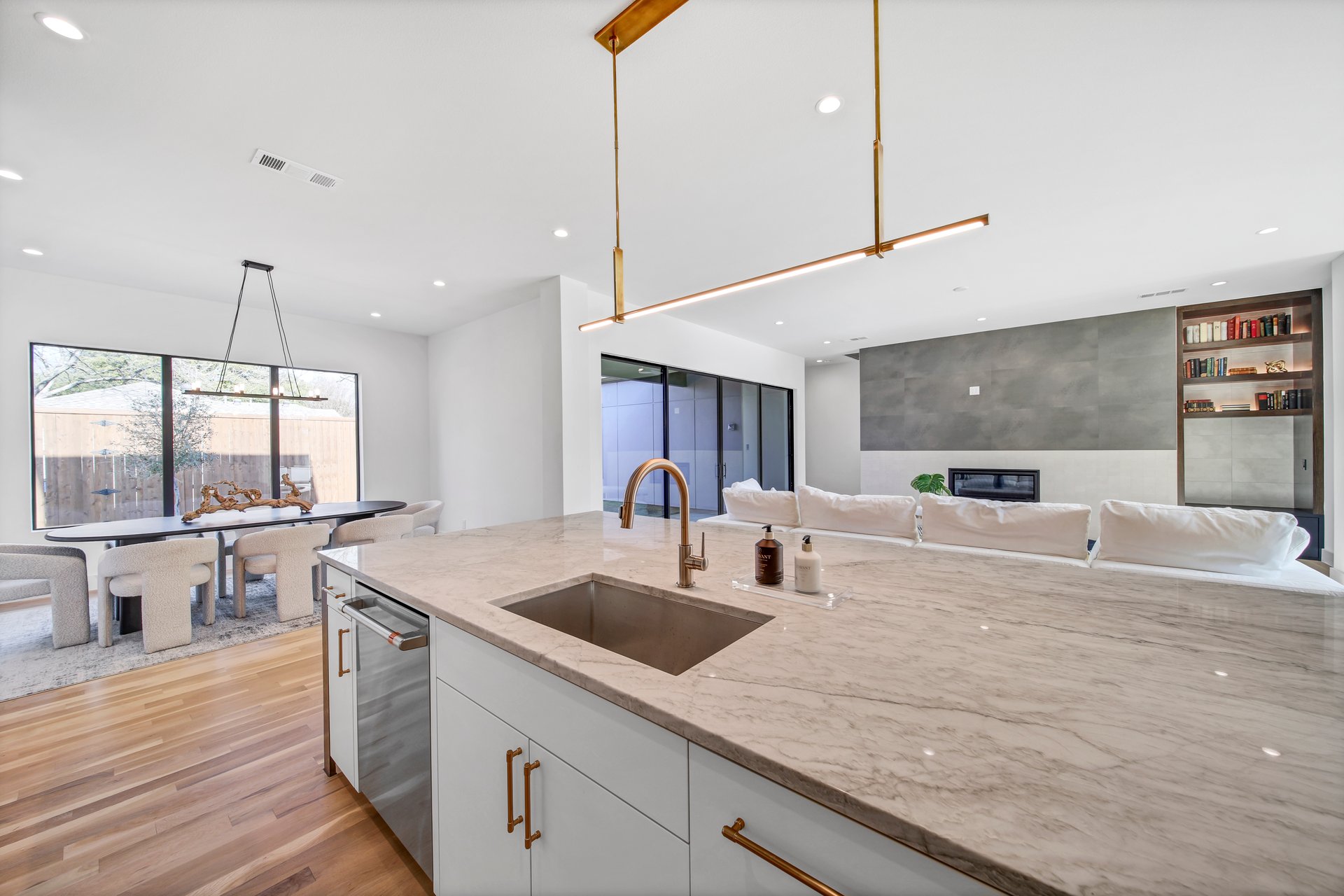 London Sky – Quartzite