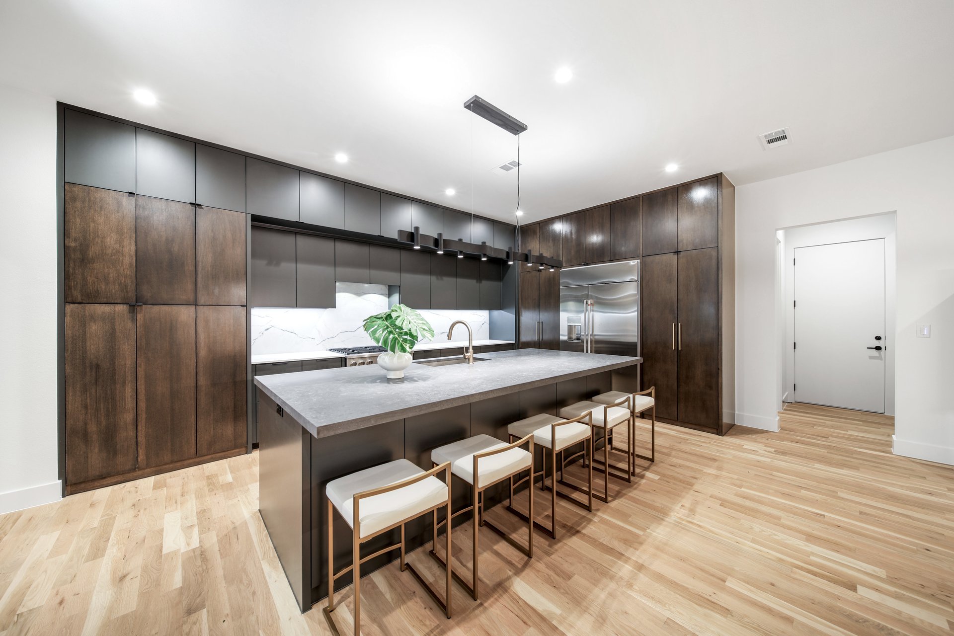 Metropolis Dark – Quartz
