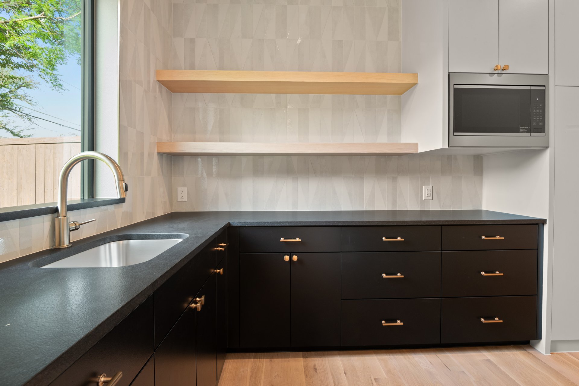 Absolute Black Leathered – Granite
