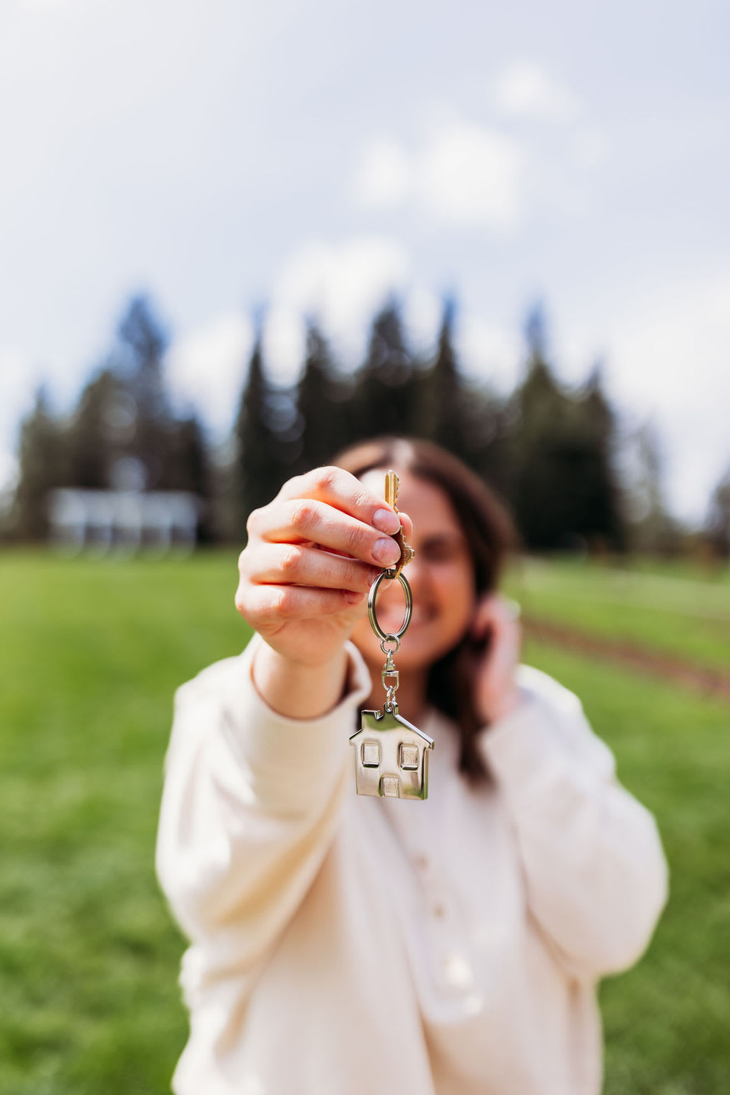 Samara Behler handing off keys to a new home sold in Spokane Valley, WA