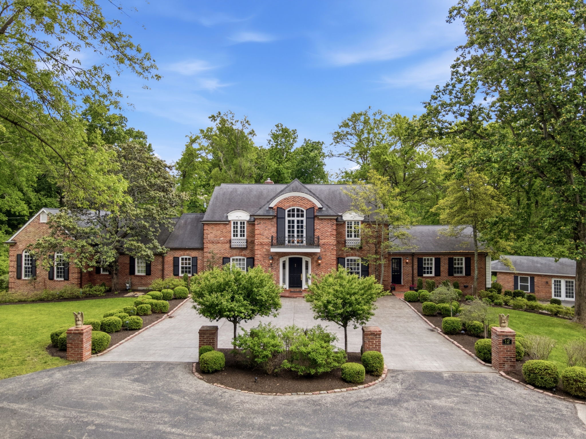12 Glenview Road in Ladue, where Alyssa Suntrup represented the buyers