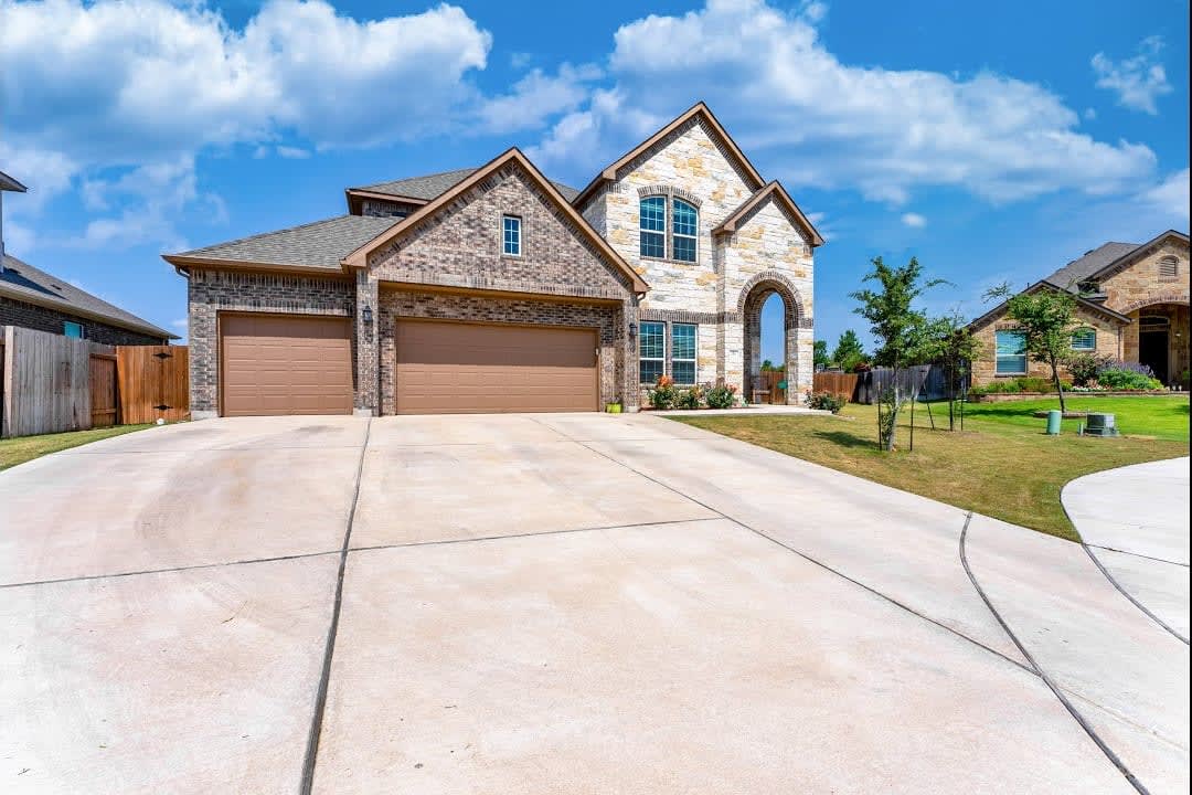 285 Lacy Oak, Buda, Tx