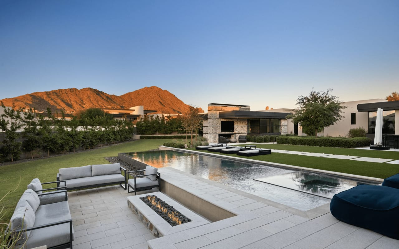 Luxury home in Cameldale Estates in Paradise Valley, AZ