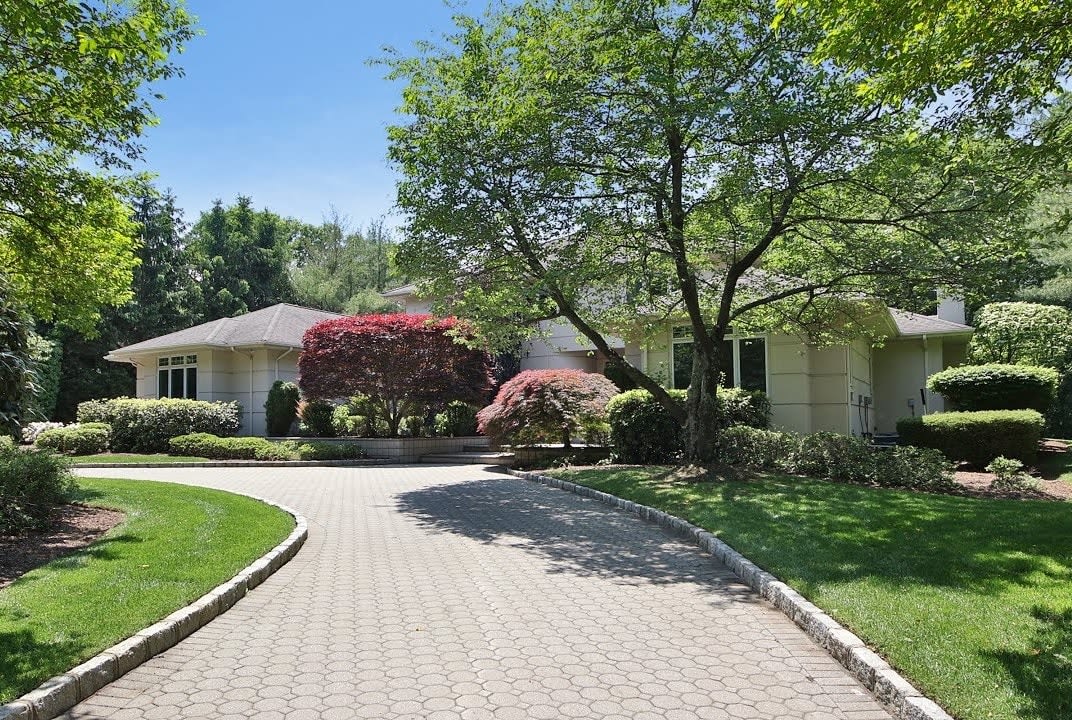 372 E Madison Ave, Cresskill, NJ 07626