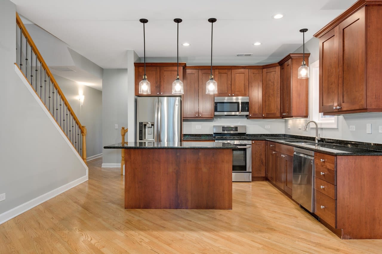 1529 N. Mohawk Street. #3S