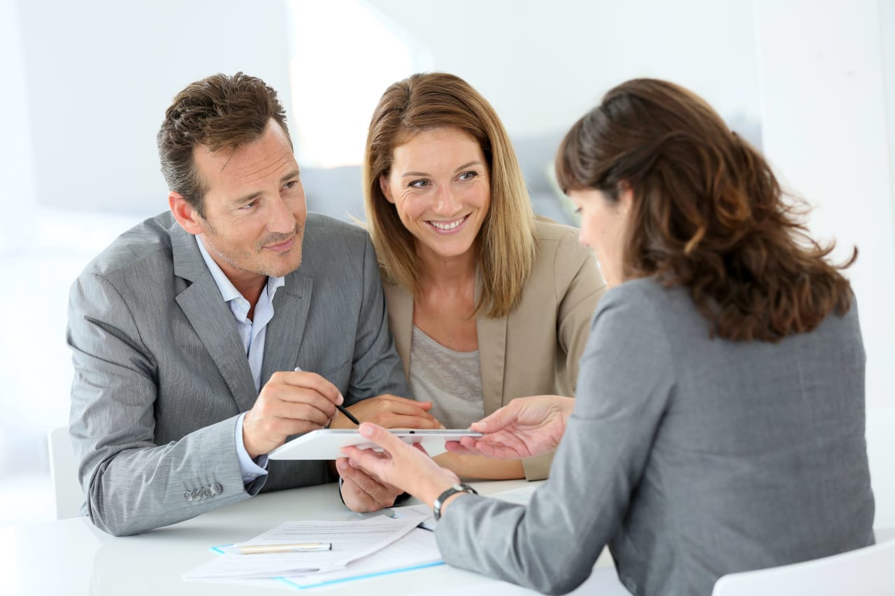 A family consulting with a real estate agent.