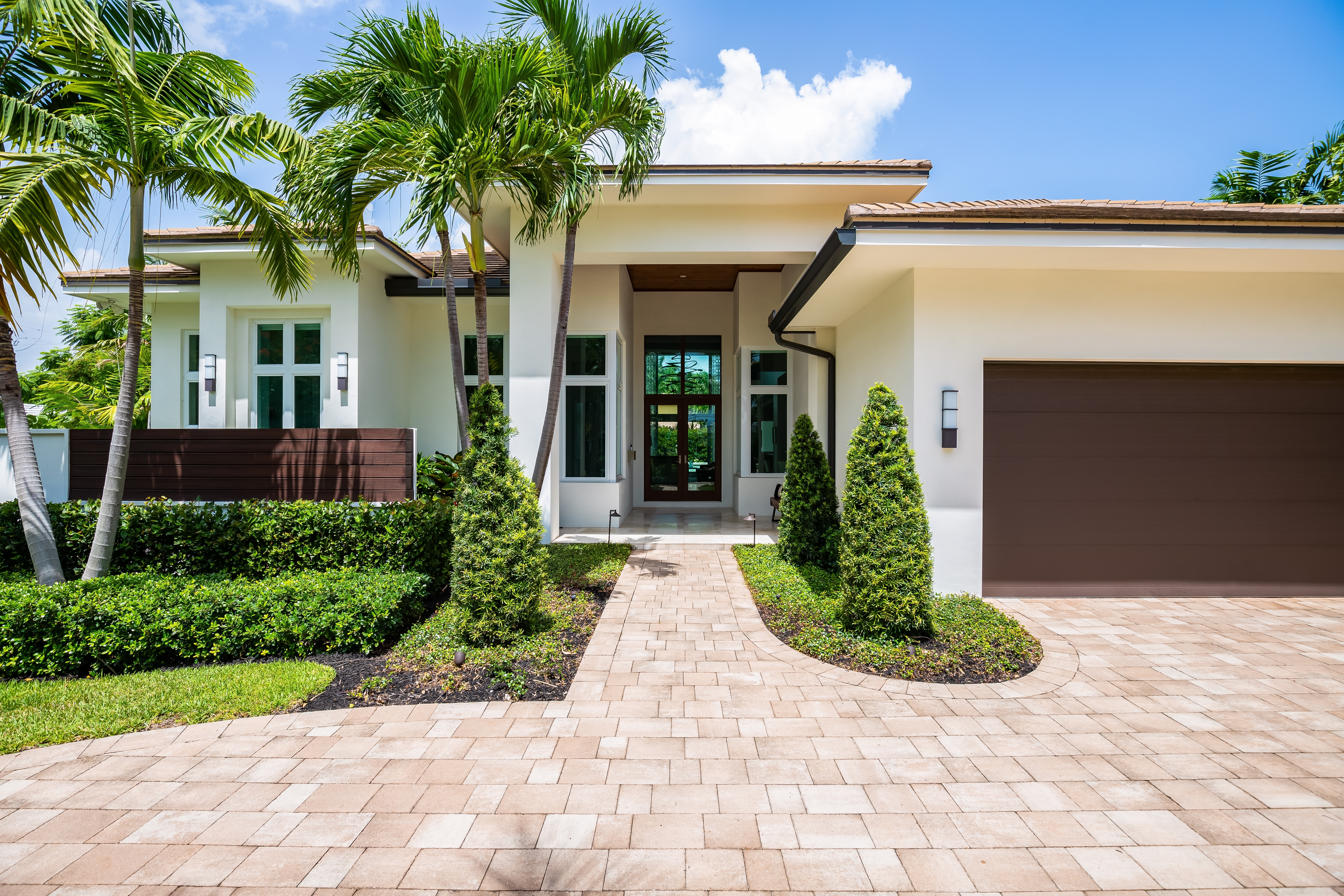 Historic and modern residences in Olde Naples