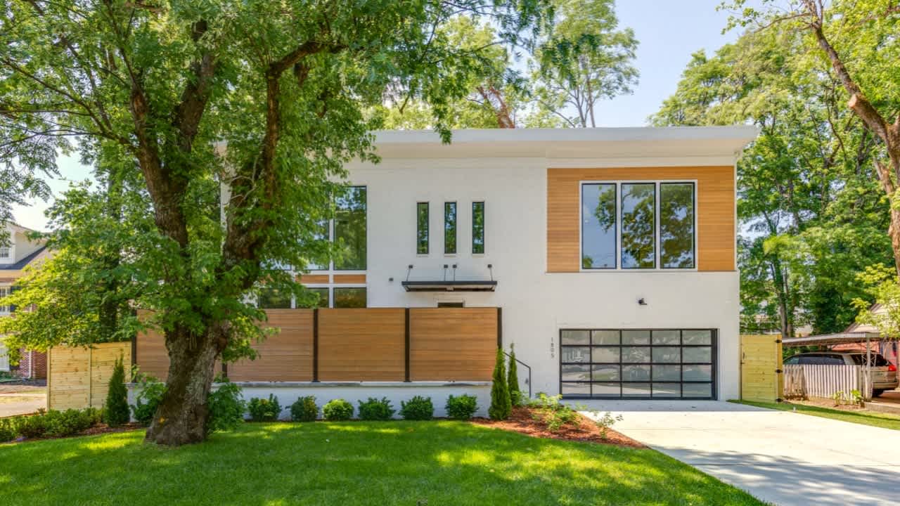 TOURING A $1,899,000 MODERN NEW CONSTRUCTION HOME