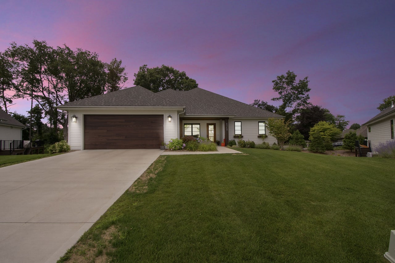 single family house with driveway and lawn