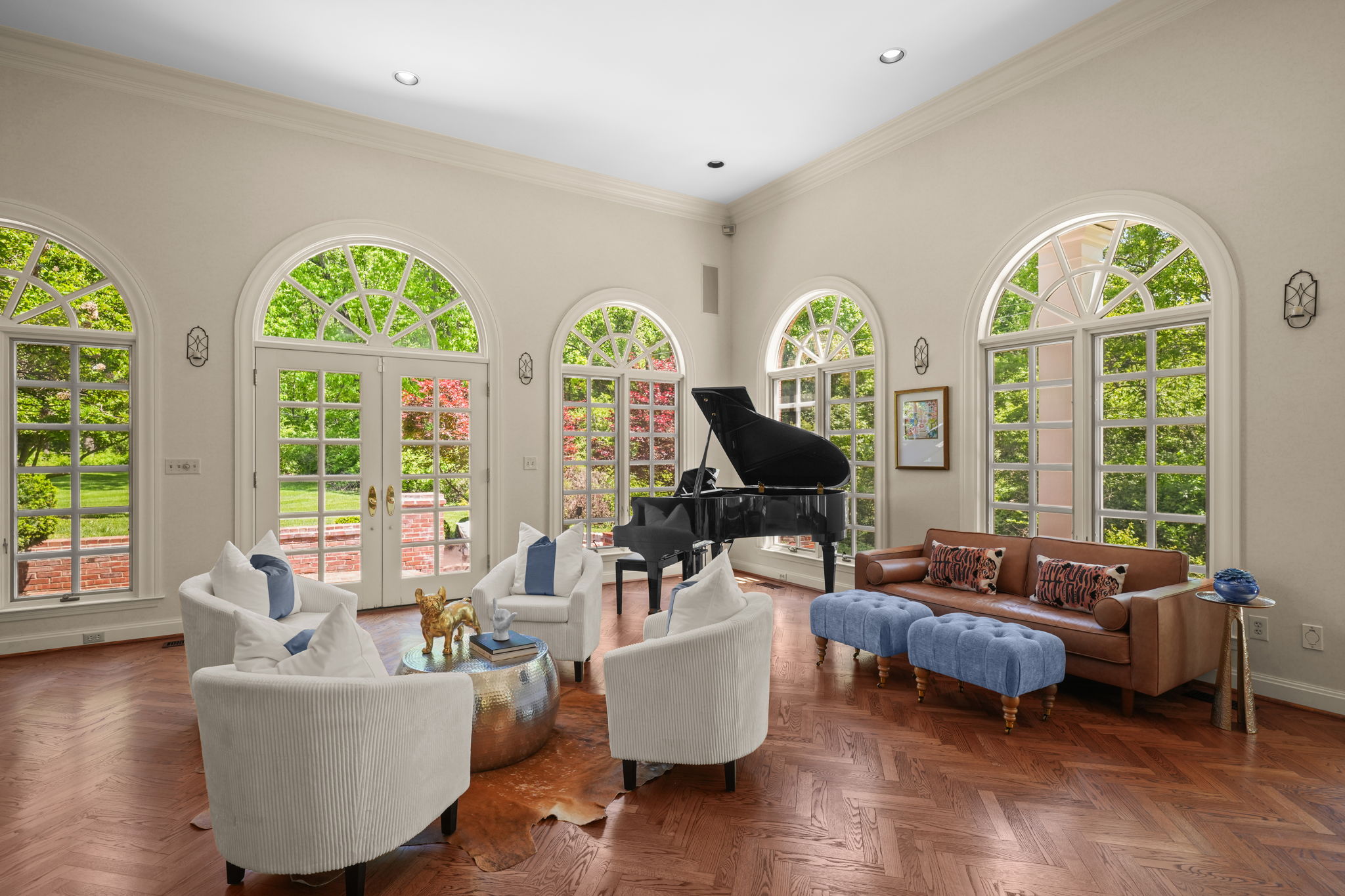 Great room with arched windows at 12 Glenview Road in Ladue