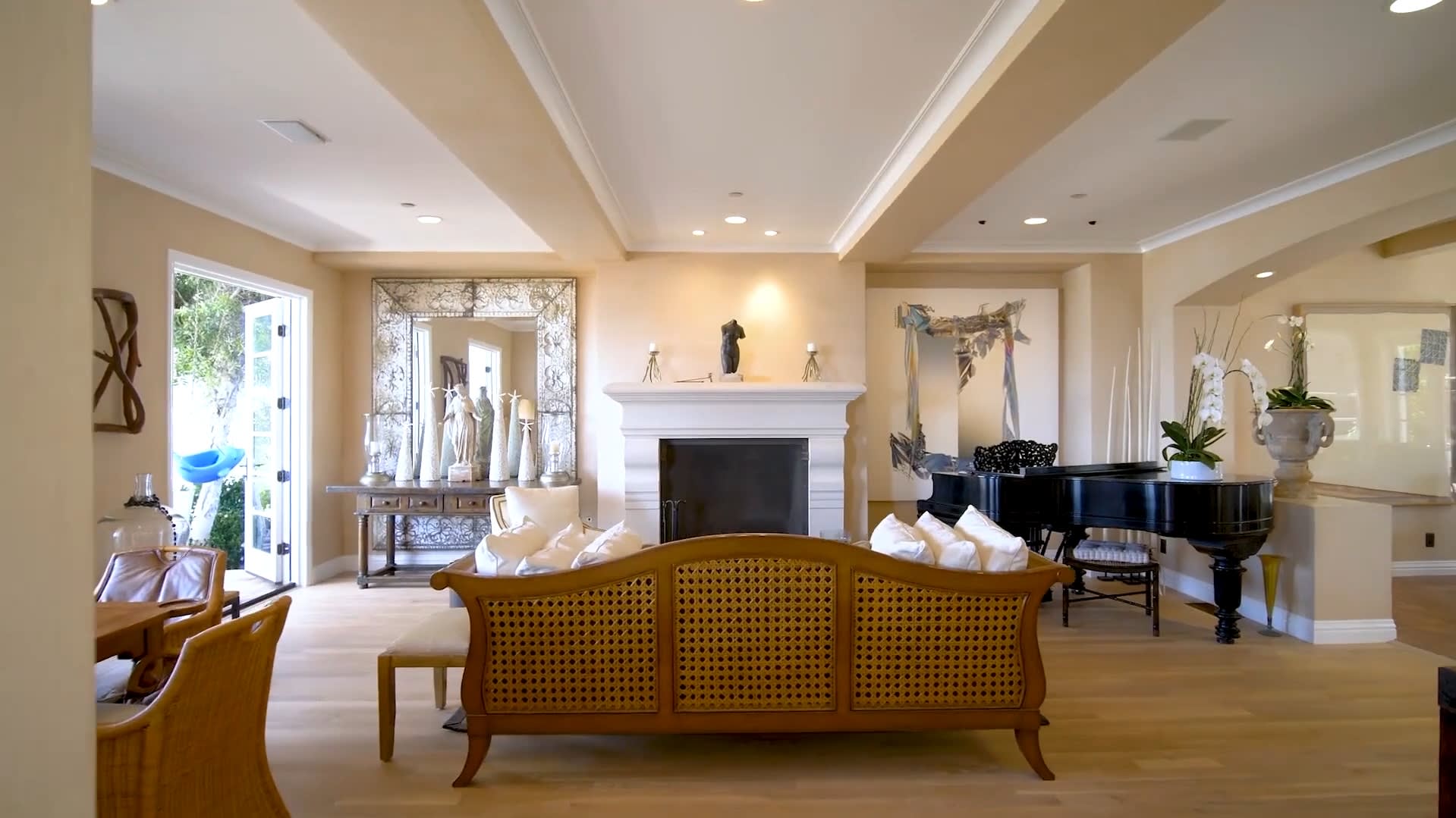 Maura Short Branding from Luxury home media on Vimeo.