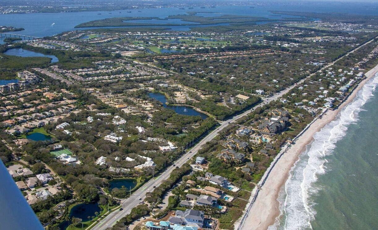 Aerial view of gated luxury communities on the Vero Beach barrier island, Florida — John's Island, Windsor, Orchid Island area estates