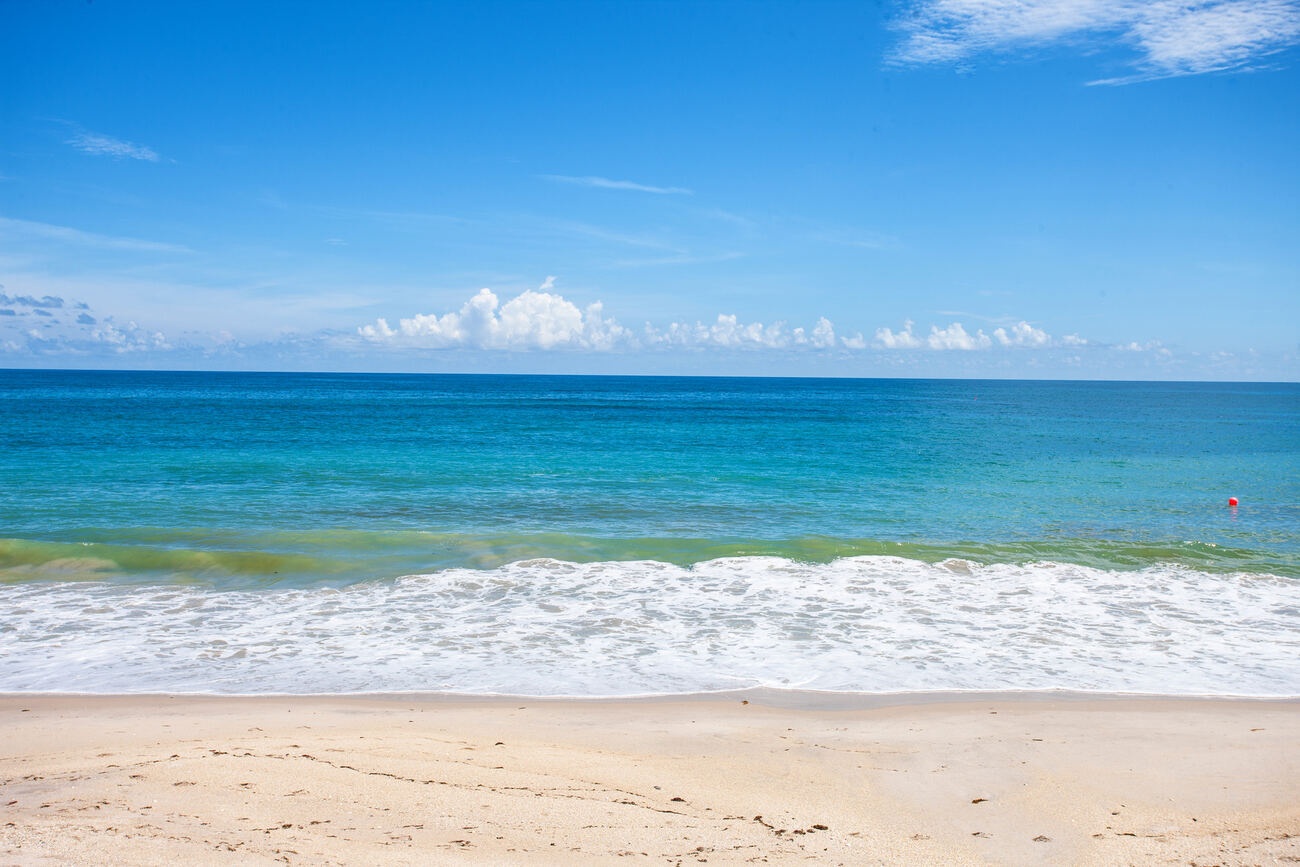 Turquoise Atlantic Ocean and white sand beach in Vero Beach, Florida — barrier island luxury real estate lifestyle