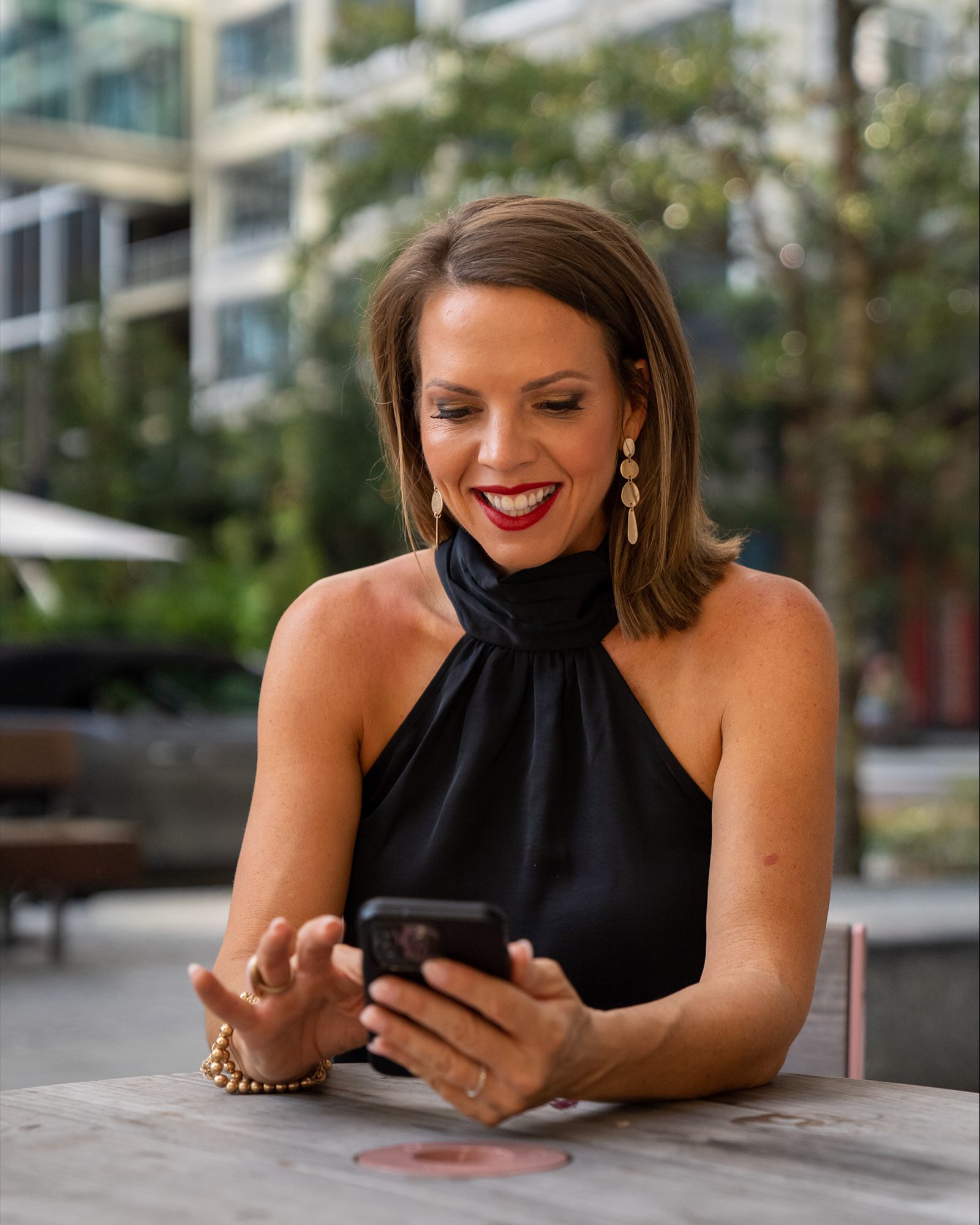 Kelly Burchill, Tampa and NYC real estate advisor, talking with a client in South Tampa.