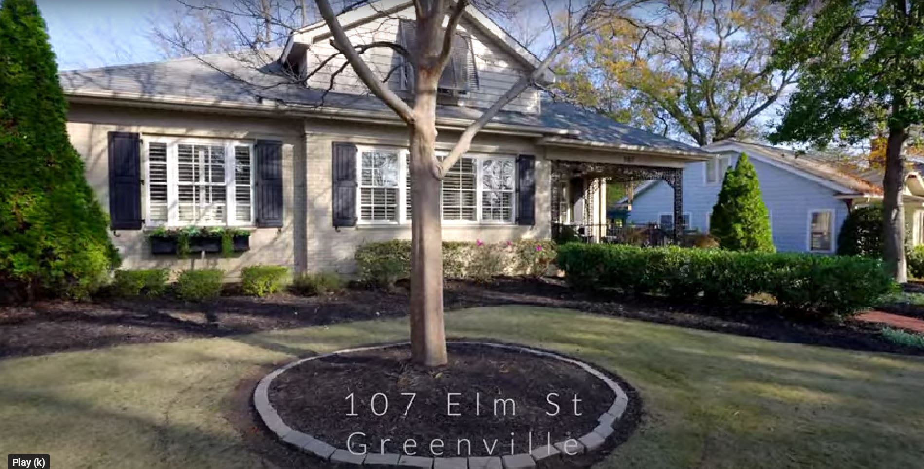 Charming & Cozy Downtown Bungalow