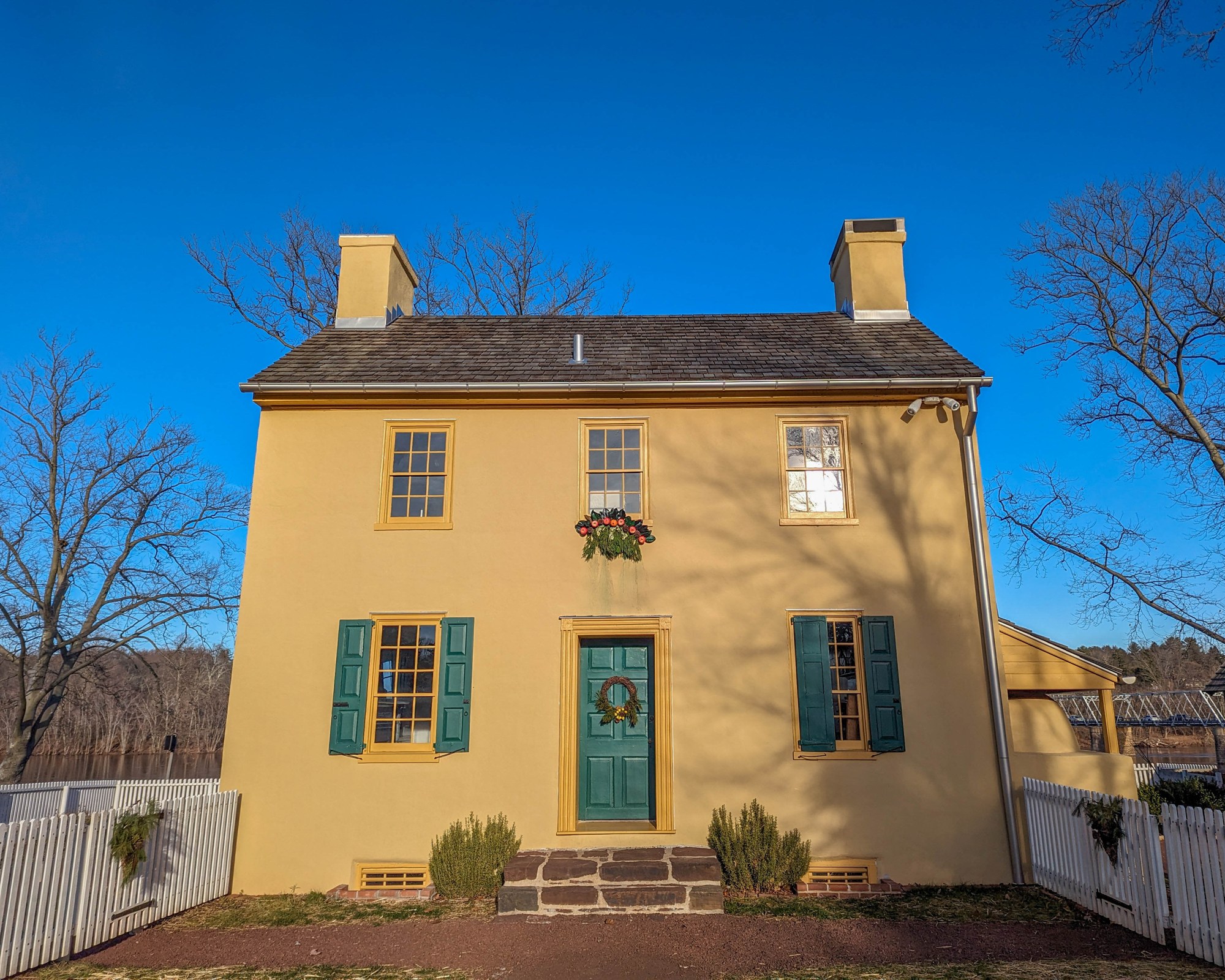 washington-crossing-02-yellow-building-in-washington-crossing-histor.jpg