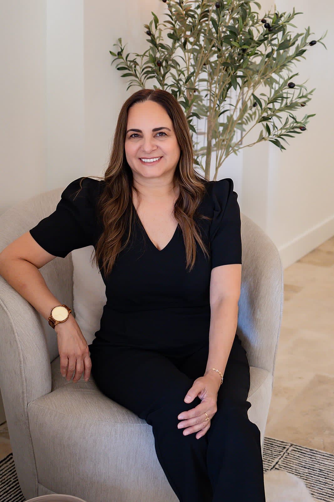 A portrait of Lili Huertas sitting on a chair.