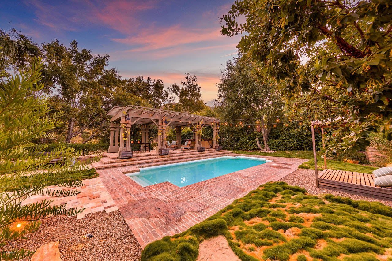 29680 Mulholland Hwy, Agoura Hills, CA 91301