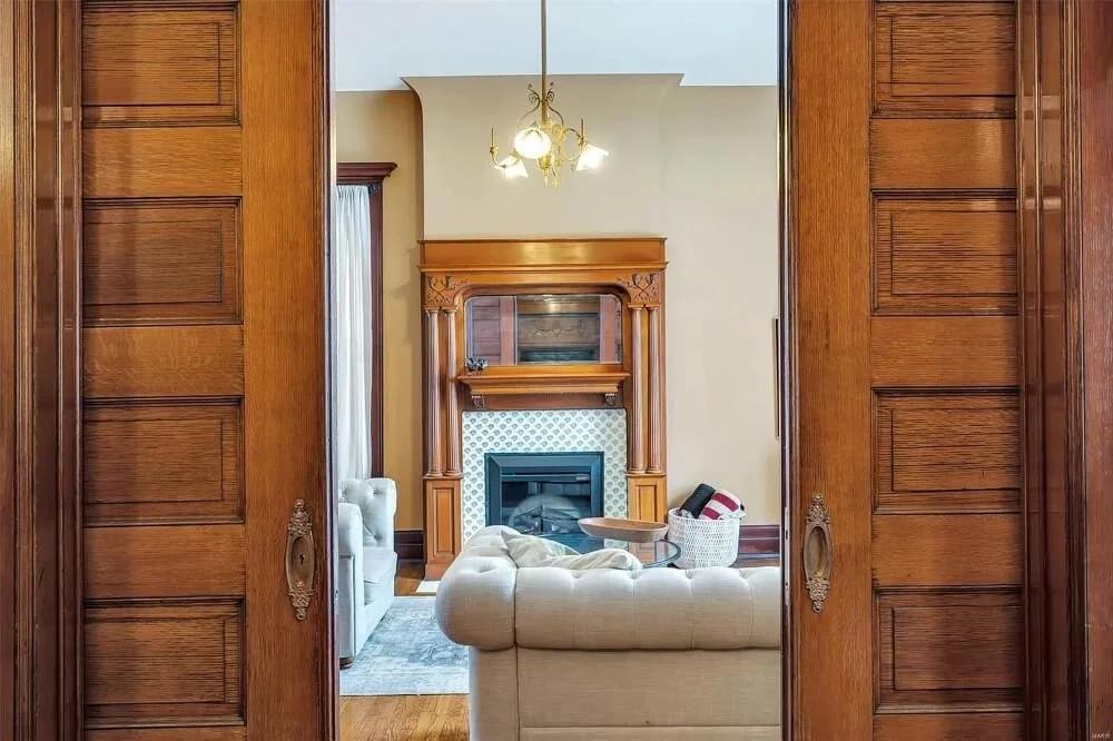 Pocket Door
