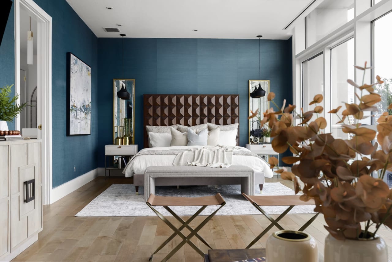 Blue and white modern bedroom rental | Elite Austin