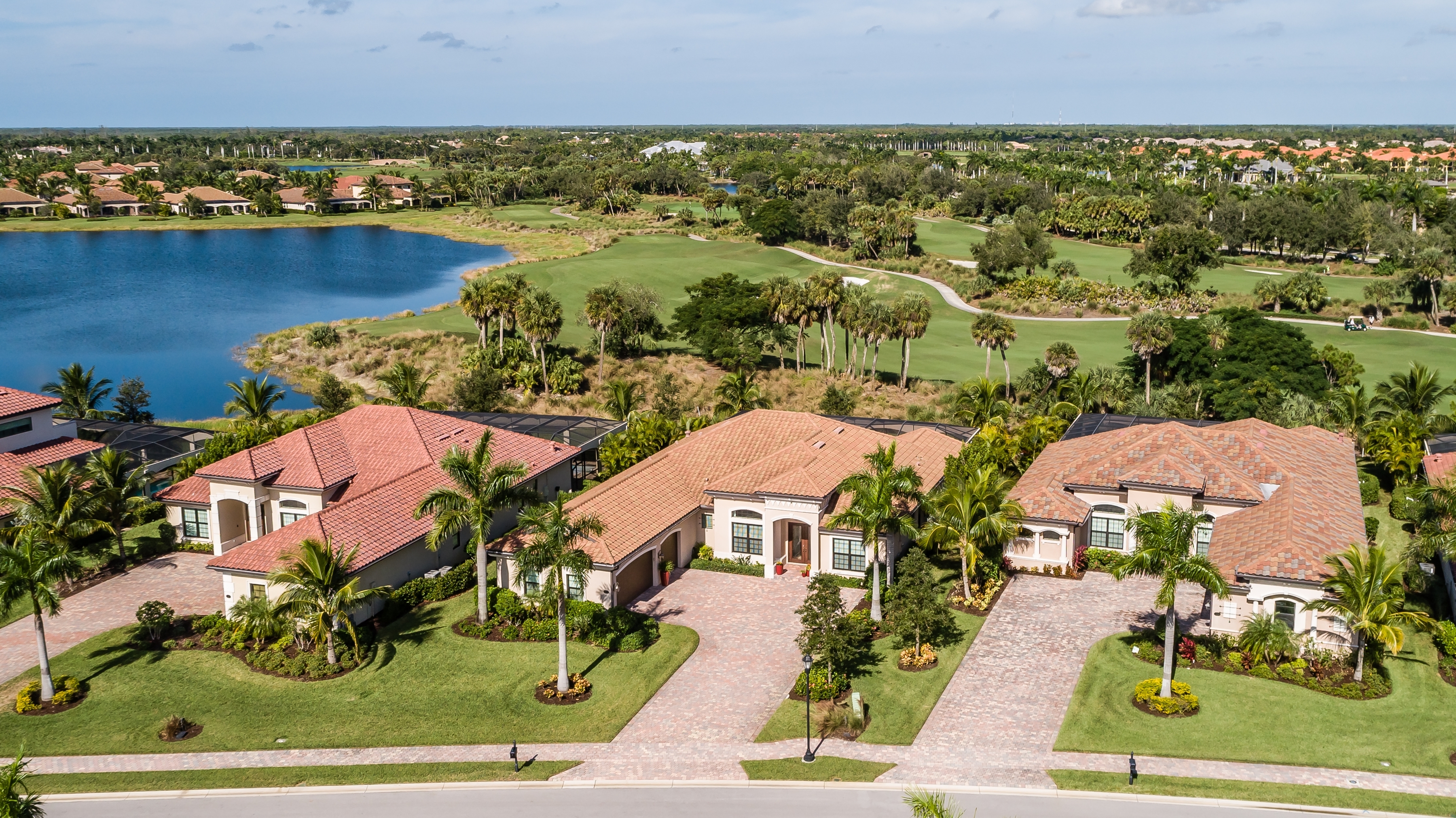 Luxury homes and golf course living in Tiburon Naples