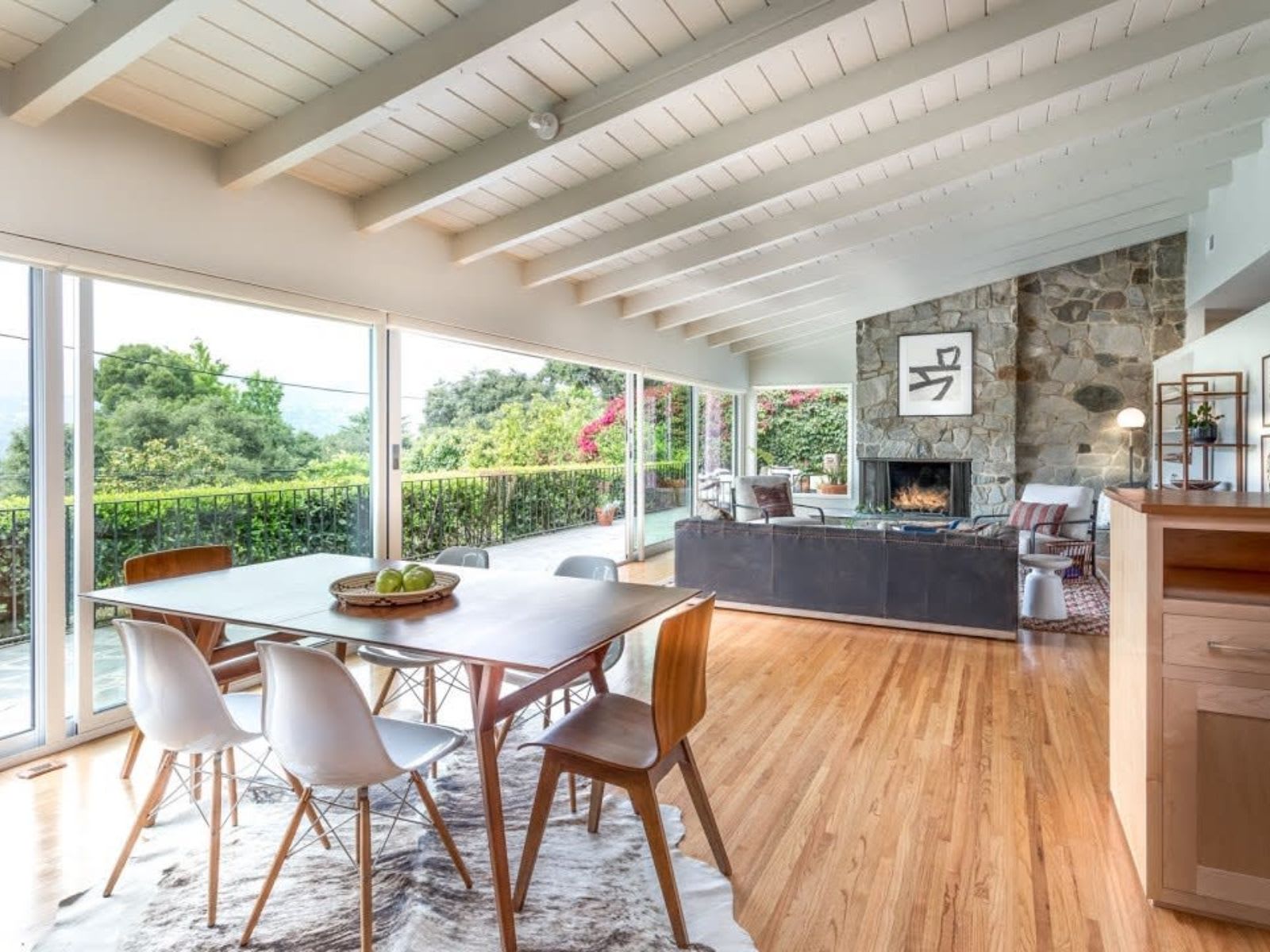 Stunning Mid-Century Modern with panoramic views | 959 Regent Park | La Canada