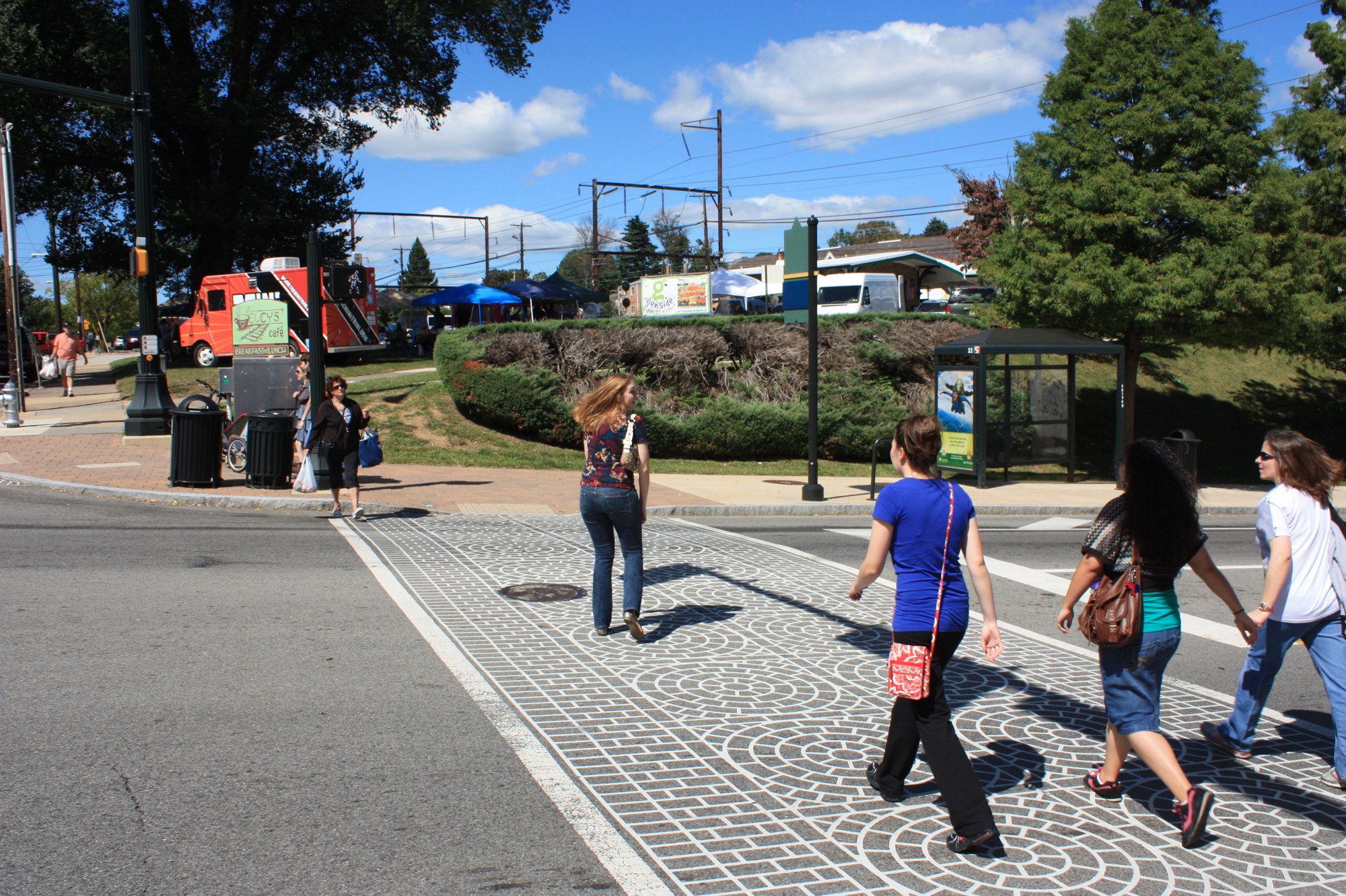 glenside-04-crossing-easton-road-in-glenside.jpg