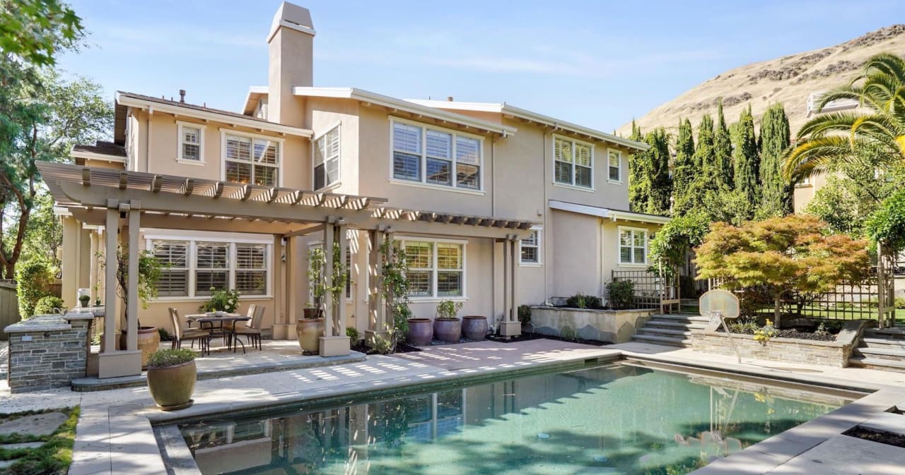 house with swimming pool