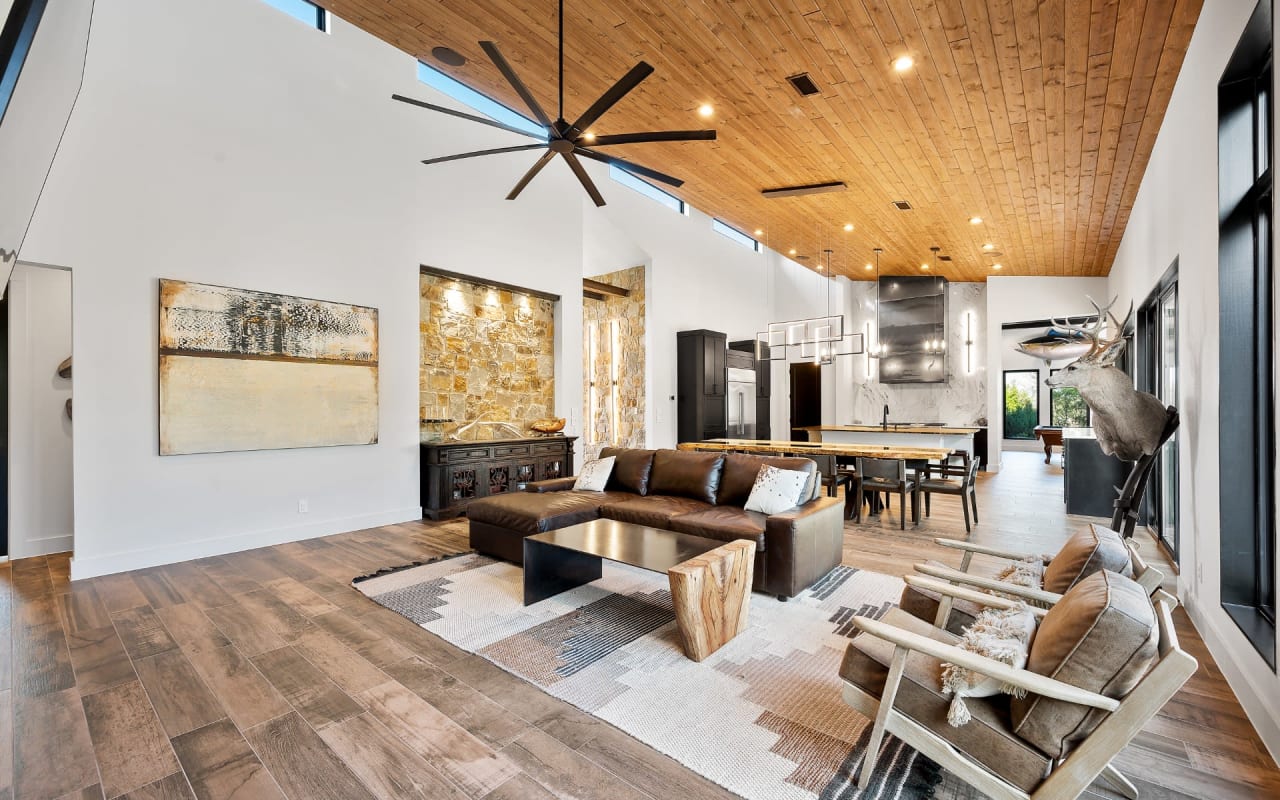 A living room with furniture and a ceiling fan.