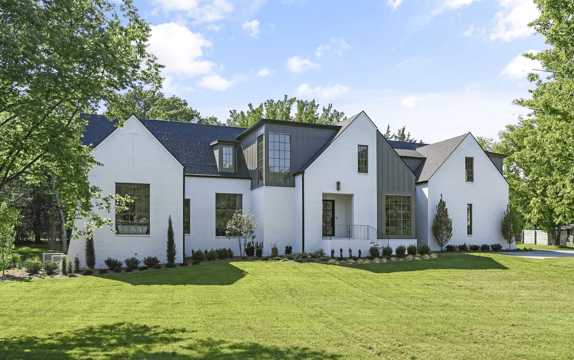 INSIDE A $4,250,000 MODERN NEW CONSTRUCTION HOME IN FOREST HILLS