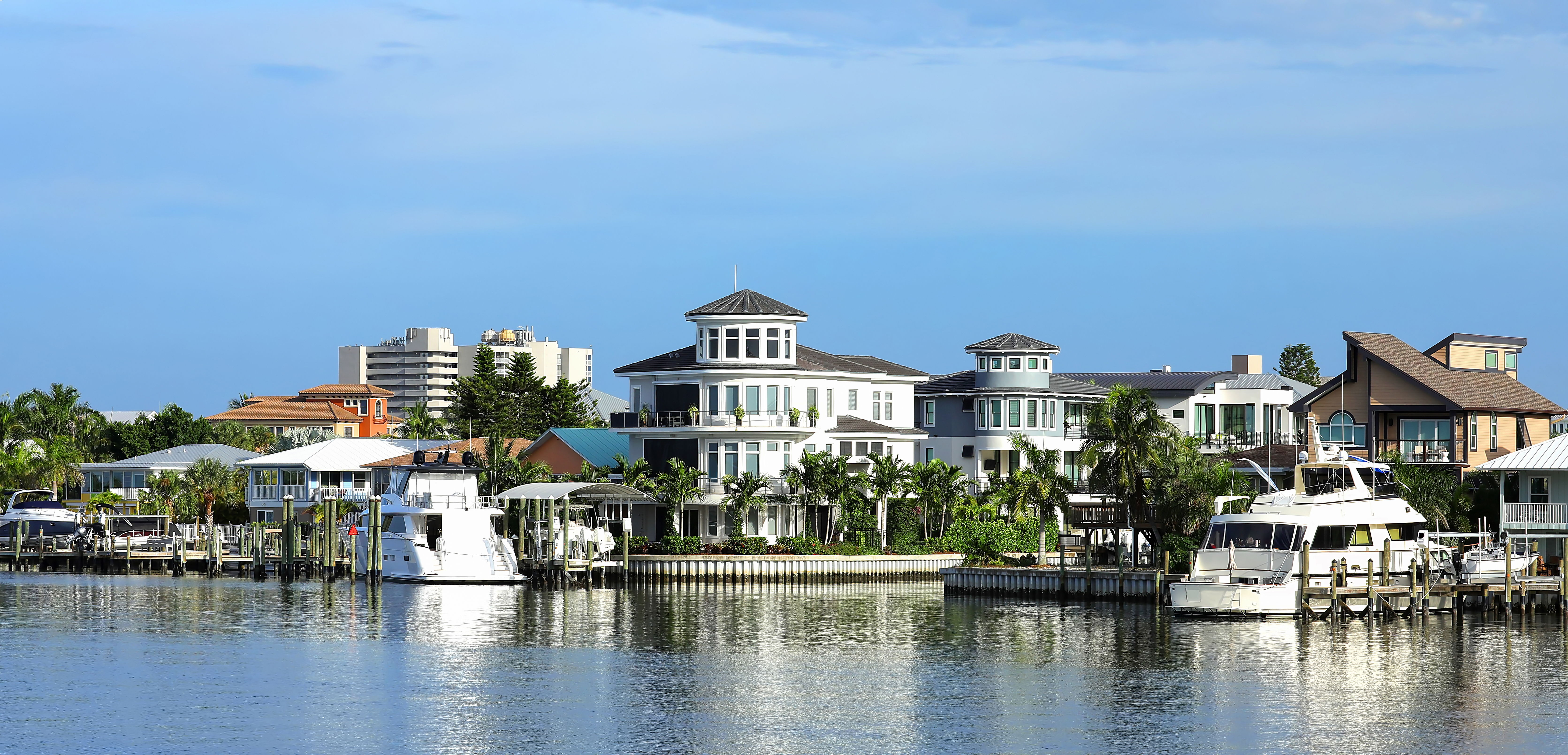 Expansive river views along McGregor Boulevard Fort Myers