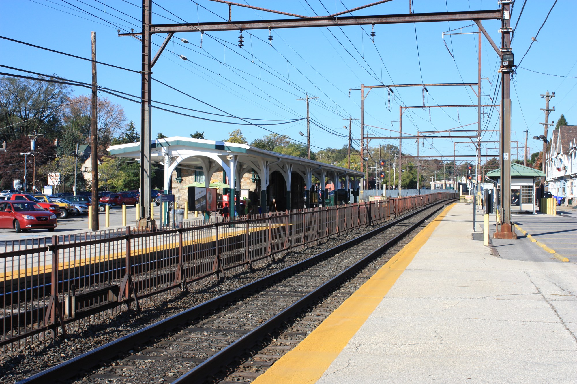 glenside-01-glenside-station-october-2013.jpg