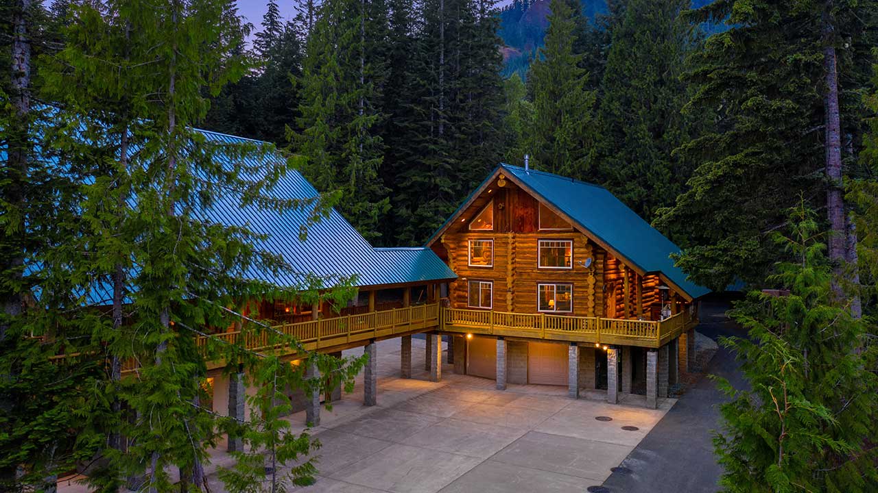 Luxurious Kachess Lake Retreat