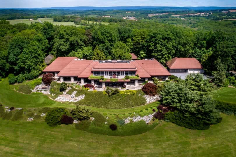 205 Sweitzer Rd Sinking Spring, PA 19608
