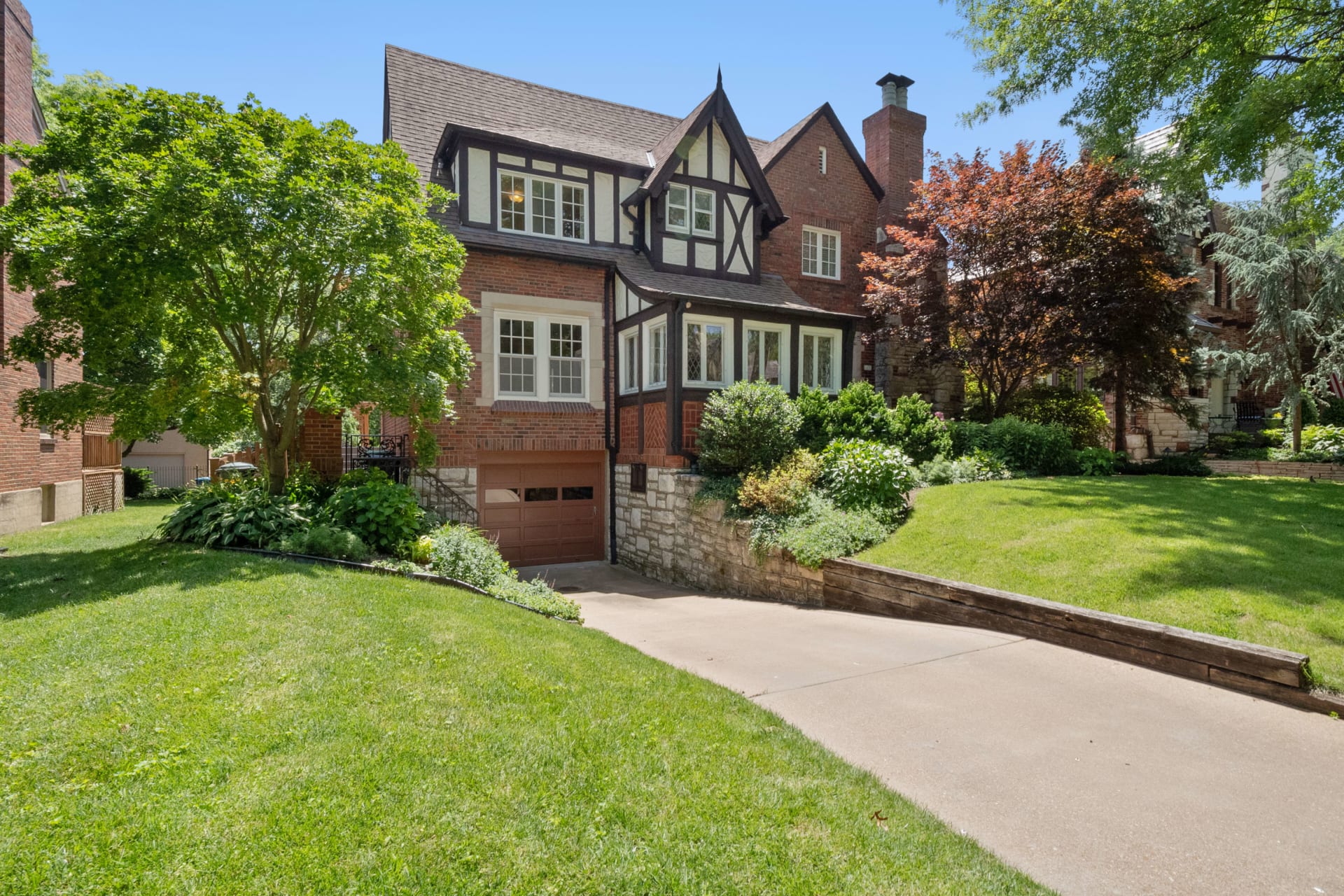 Unique Clayton home with pool