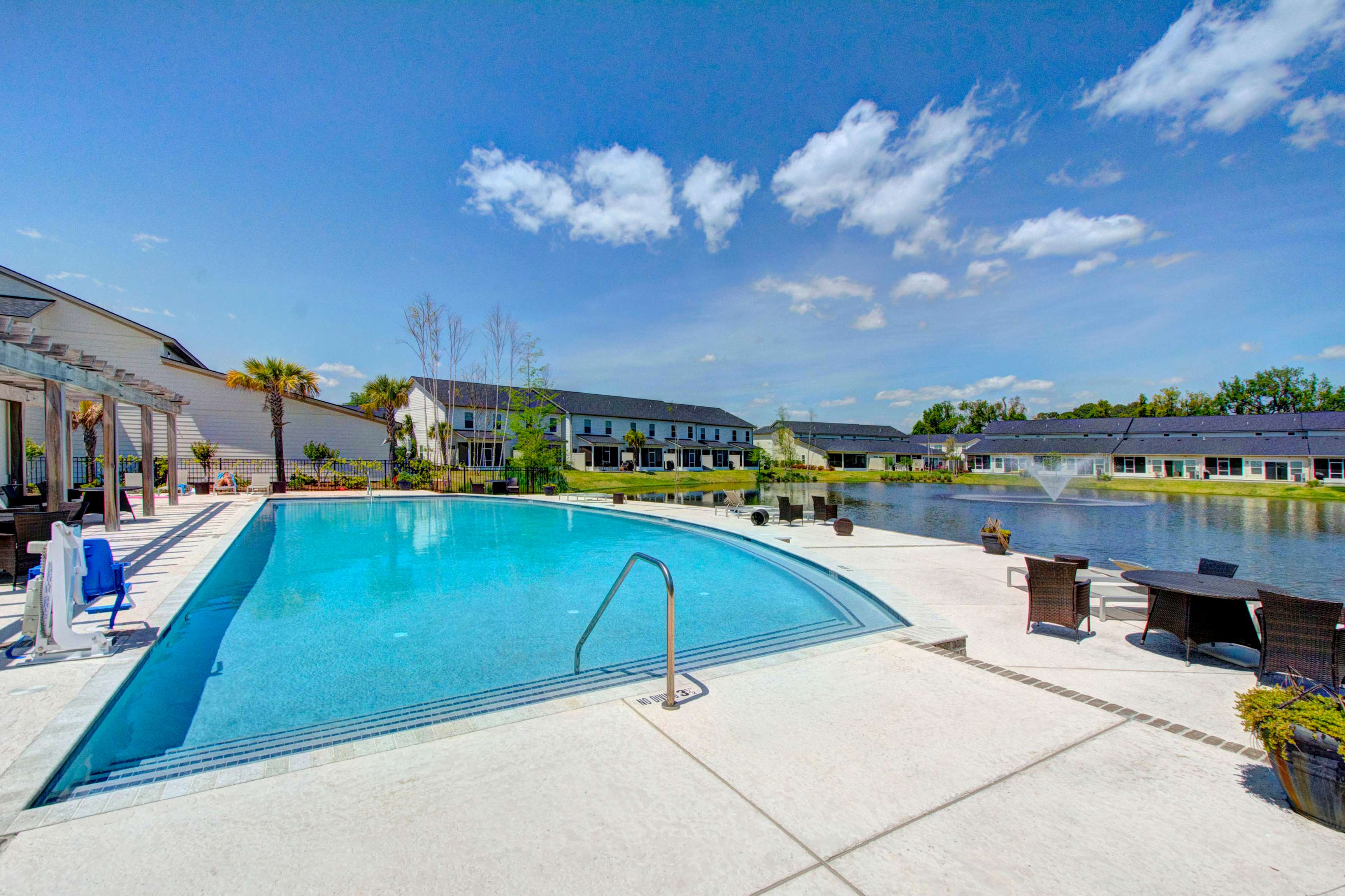 Queen bedroom Island Breeze Saint Simons