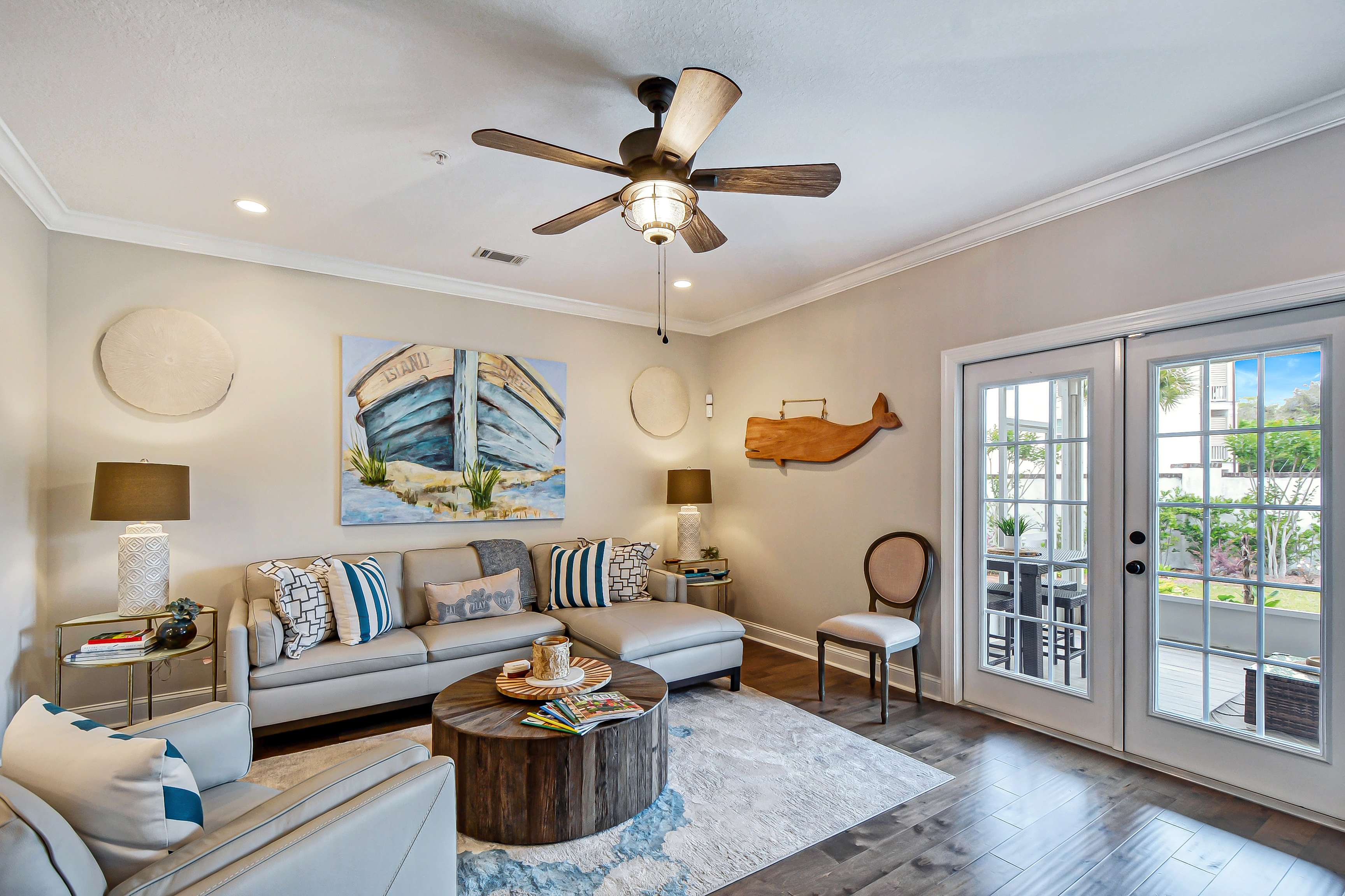 Island Breeze living room, Saint Simons Island vacation rental