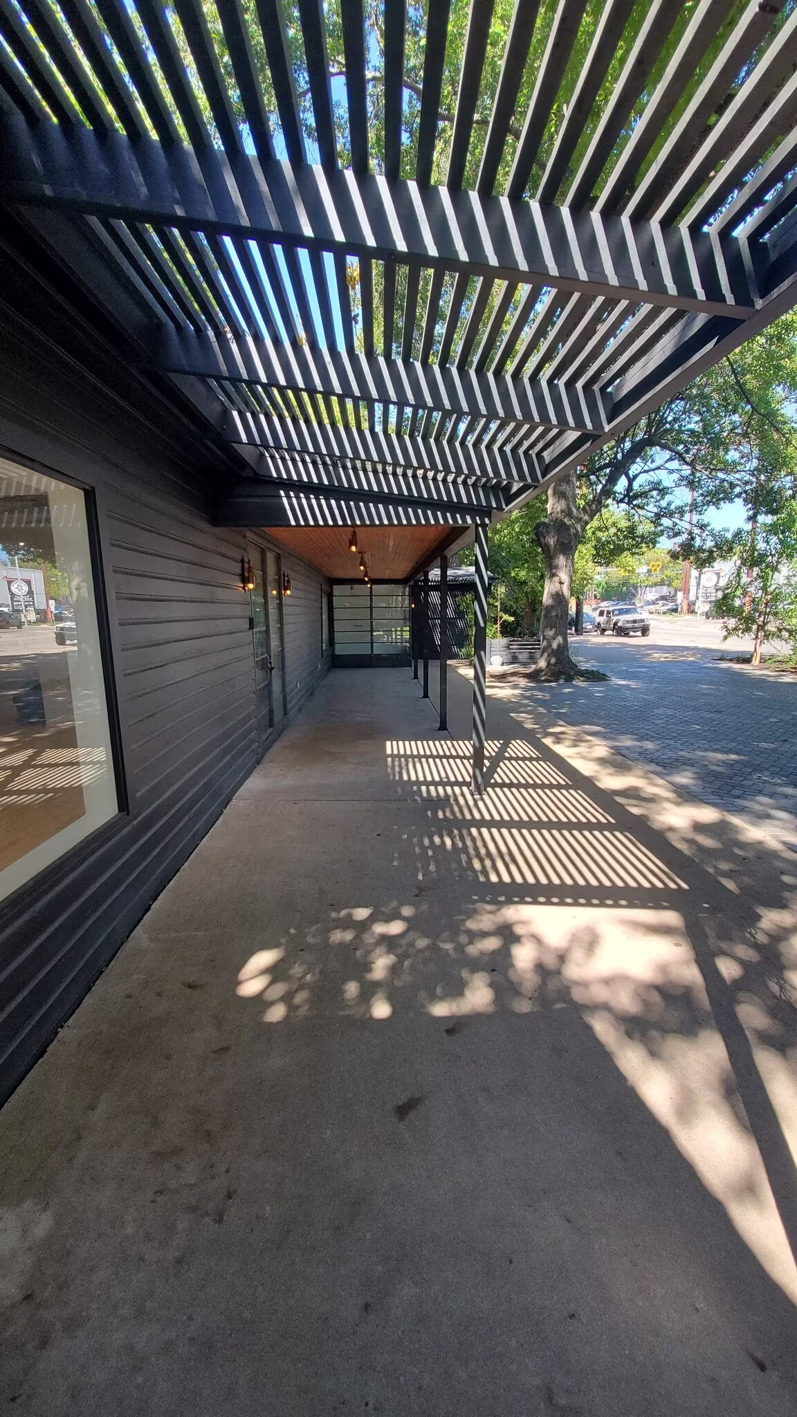 1405 E 38th 1/2 St